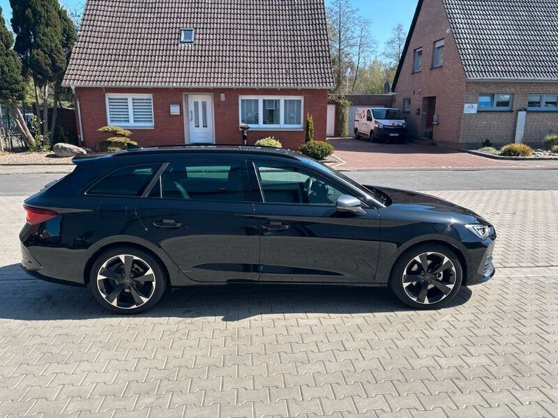 Second-hand Cupra Leon 150 CP (110 kW) 2024 Negru Berlinǎ