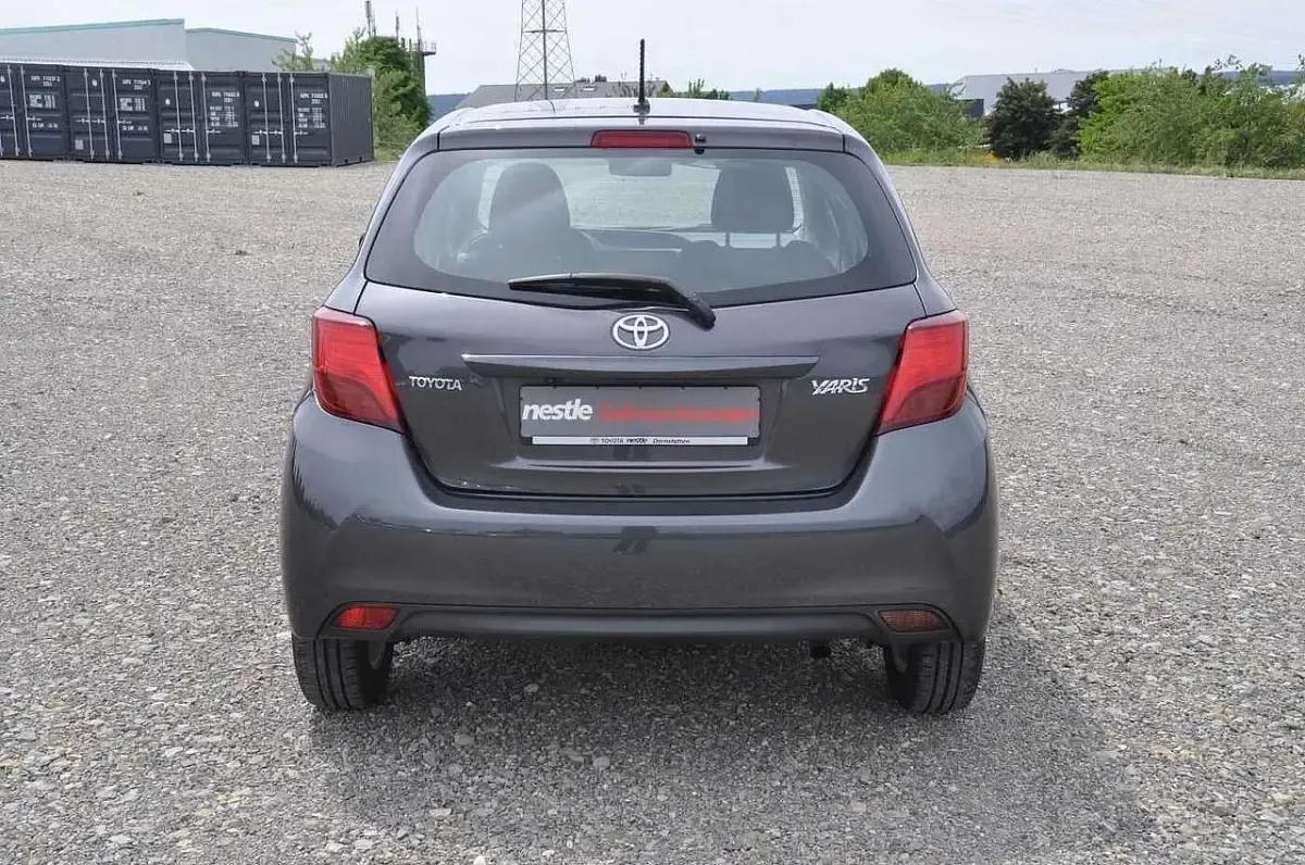 Gebraucht Toyota Yaris Comfort 99 PS (72 kW) 2015 Grau Limousine