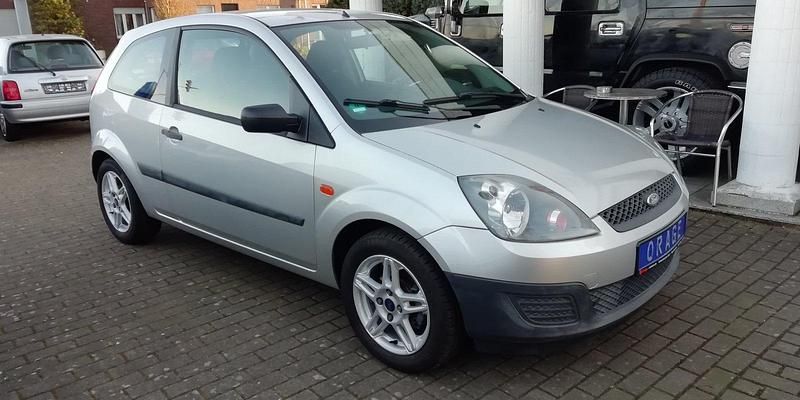 Gebraucht Ford Fiesta 90 PS (66 kW) 2006 Silber Kleinwagen