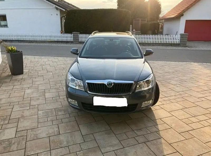 Grau Gebraucht 2011 Skoda Octavia Impuls Edition Kombi | 7.999 € (Etwas zu teuer) - Bild 1/4