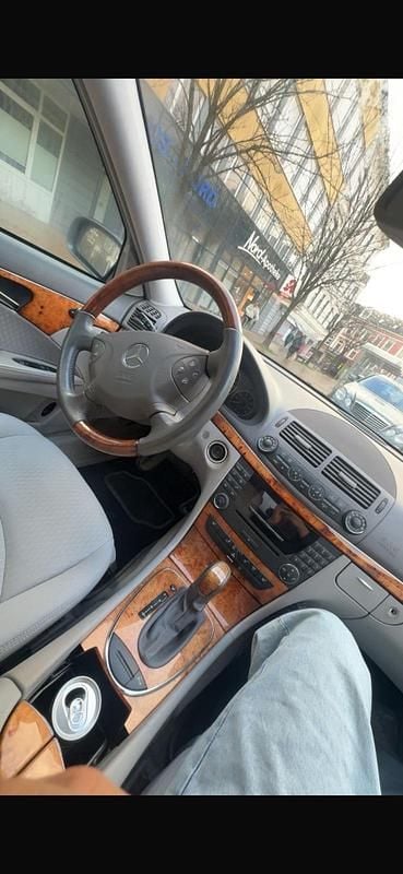 Gebraucht Mercedes E350 272 PS (200 kW) 2005 Andere farben Limousine