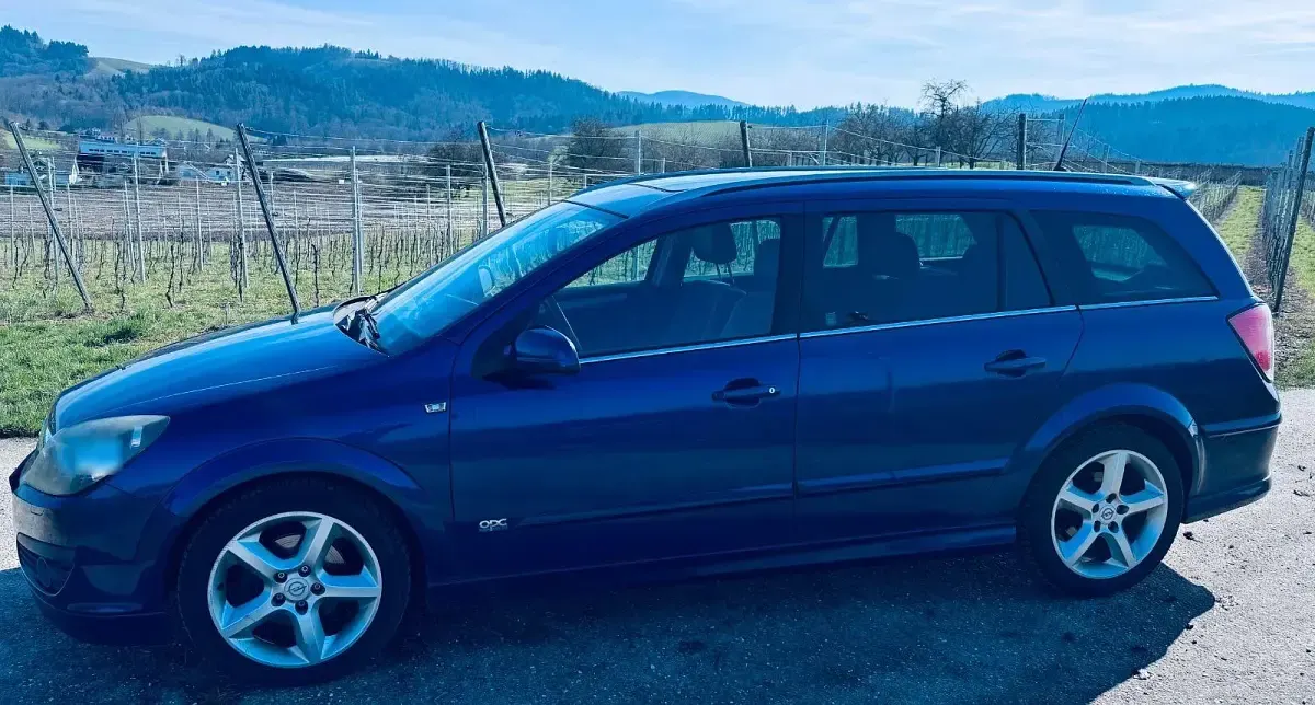 Usado Opel Astra Cosmo 140 HP (102 kW) 2006 Azul Carrinha