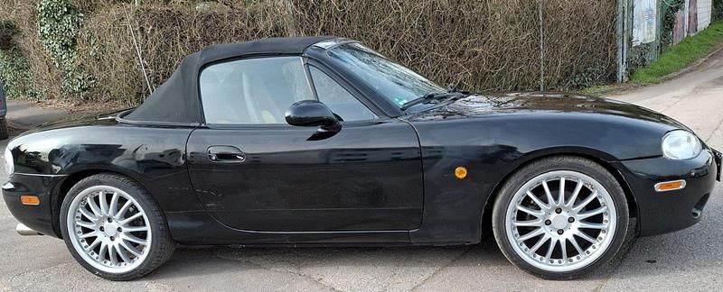 Używany Mazda MX5 110 KM (80 kW) 2002 Czarny Kabriolet