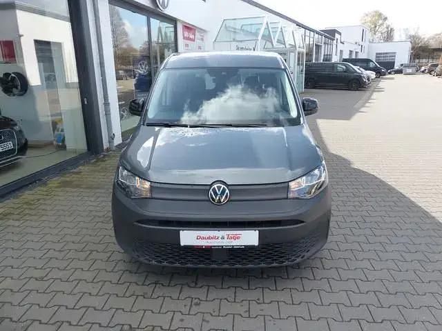 Usata VW Caddy 122 CV (89 kW) 2022 Grigio Monovolume