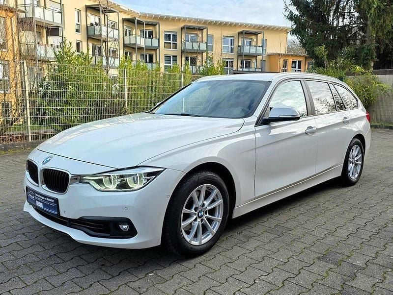 Weiß Gebraucht 2018 BMW 318 Advantage Kombi | 12.990 € (Fairer Preis) - Bild 1/4