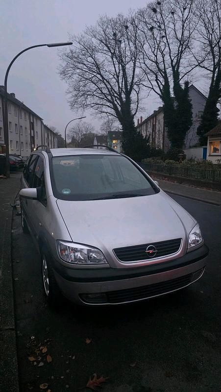 Silber Gebraucht 2001 Opel Zafira Van / Kleinbus | 1.350 € (Guter Preis) - Bild 1/4