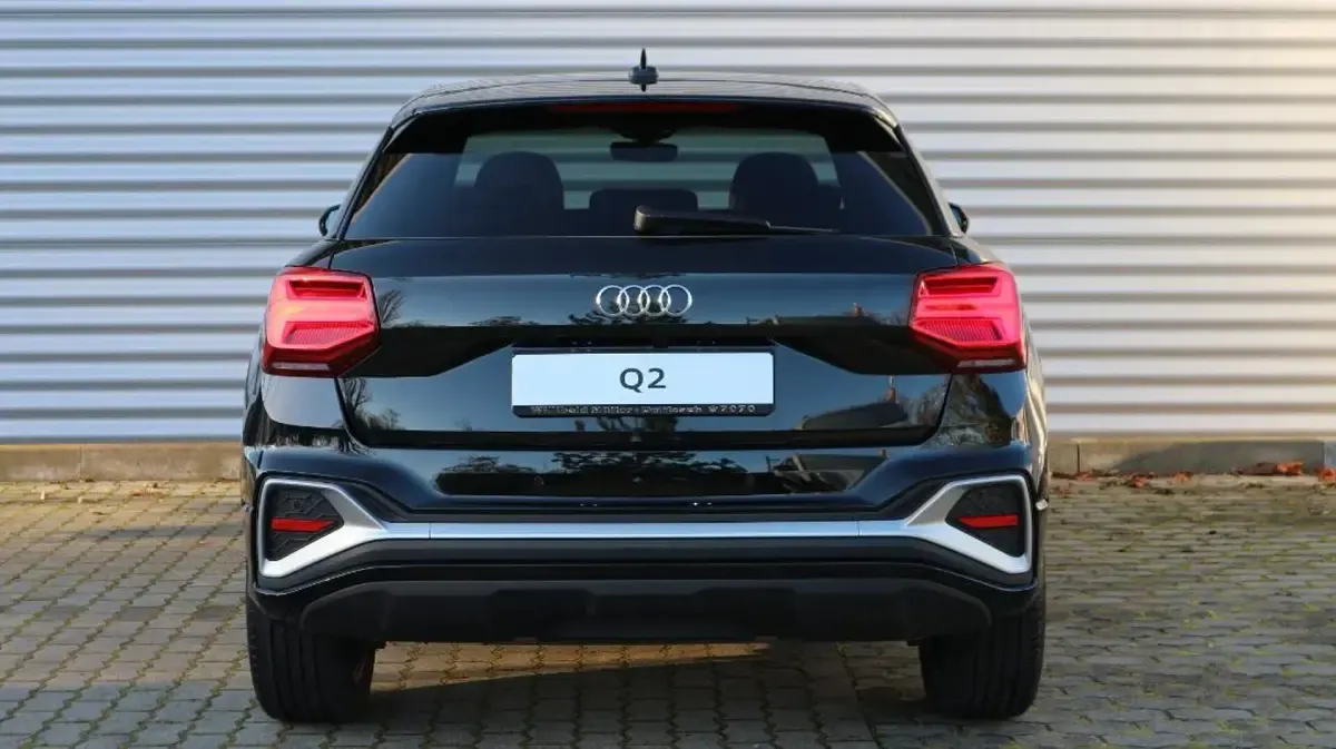 Gebraucht Audi Q2 S-Line 150 PS (110 kW) 2022 Mythosschwarz metallic SUV