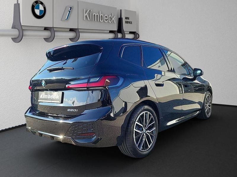 Neu BMW 220 Active Tourer M Sport 170 PS (125 kW) 2025 Saphirschwarz metallic Van / Kleinbus