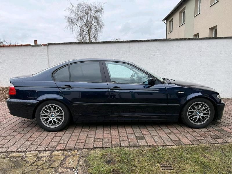 Usata BMW 318 143 CV (105 kW) 2003 Blu Berlina