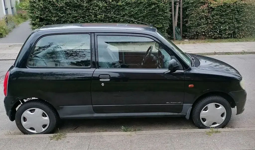 Gebraucht Daihatsu Cuore 56 PS (41 kW) 2002 Schwarz Kleinwagen