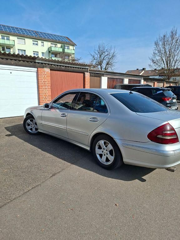 Gebraucht Mercedes E320 Avantgarde 204 PS (150 kW) 2003 Silber Limousine