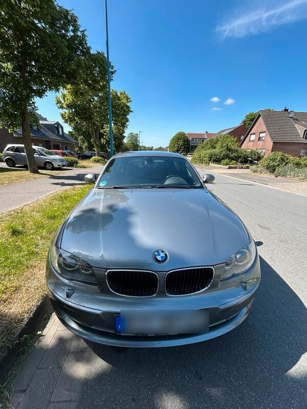 Silber Gebraucht 2009 BMW 116 Kleinwagen | 2.800 € - Bild 1/4