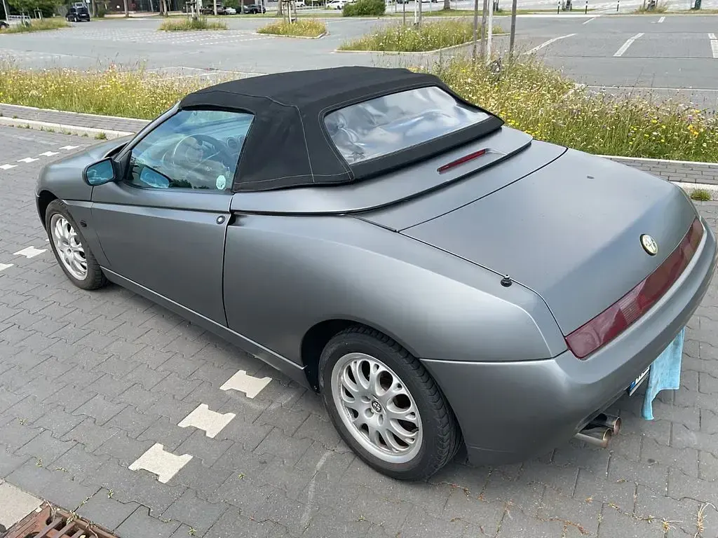 Gebraucht Alfa Romeo Spider 150 PS (110 kW) 2000 Grau Cabrio