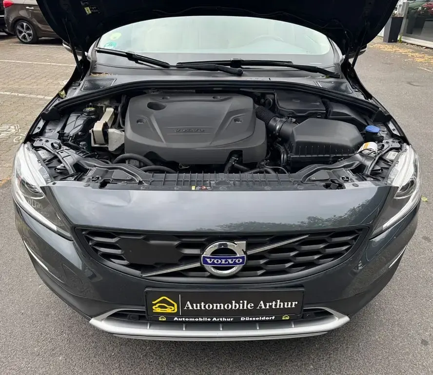 Gebraucht Volvo V60 CC Pro 150 PS (110 kW) 2017 Grau Kombi