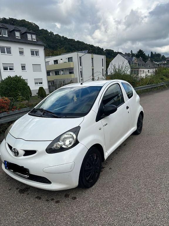 Weiß Gebraucht 2008 Toyota Aygo Cool Kleinwagen | 1.500 € (Guter Preis) - Bild 1/4
