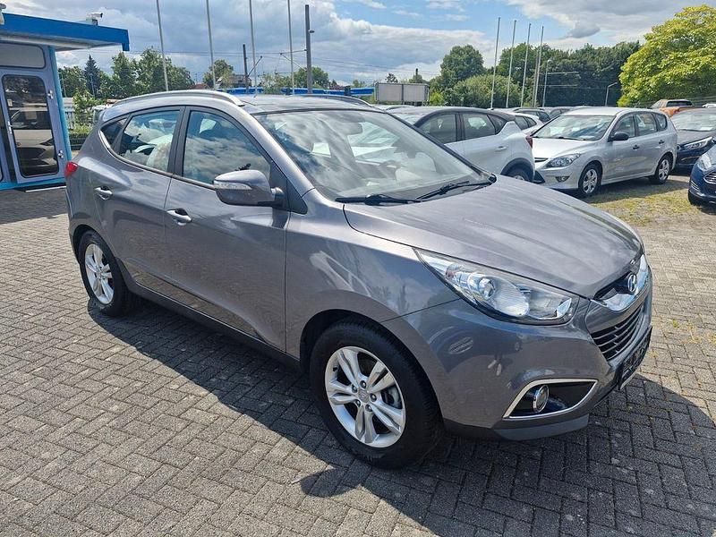 Grau Gebraucht 2011 Hyundai ix35 Style SUV | 9.550 € (Fairer Preis) - Bild 1/4