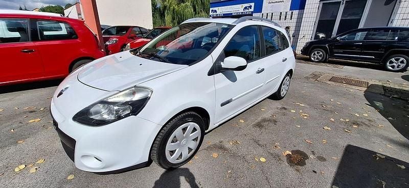 Weiß Gebraucht 2010 Renault Clio II Dynamique Limousine | 2.490 € (Fairer Preis) - Bild 1/4