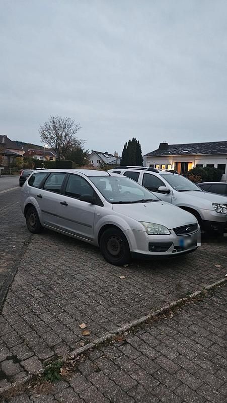 Gebraucht Ford Focus 100 PS (73 kW) 2005 Silber Kombi