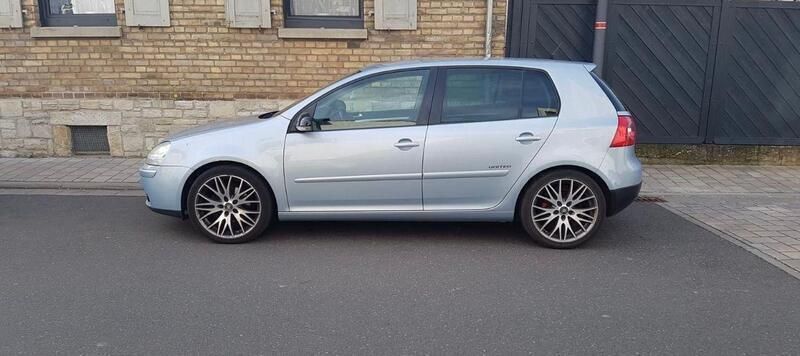Blau Gebraucht 2008 VW Golf V Limousine | 4.699 € (Etwas zu teuer) - Bild 1/4