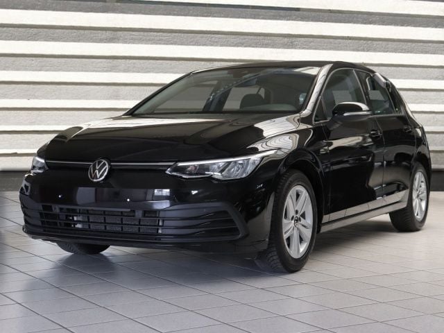 Schwarz metallic Gebraucht 2021 VW Golf VIII Life Limousine | 27.480 € (Teuer) - Bild 1/1