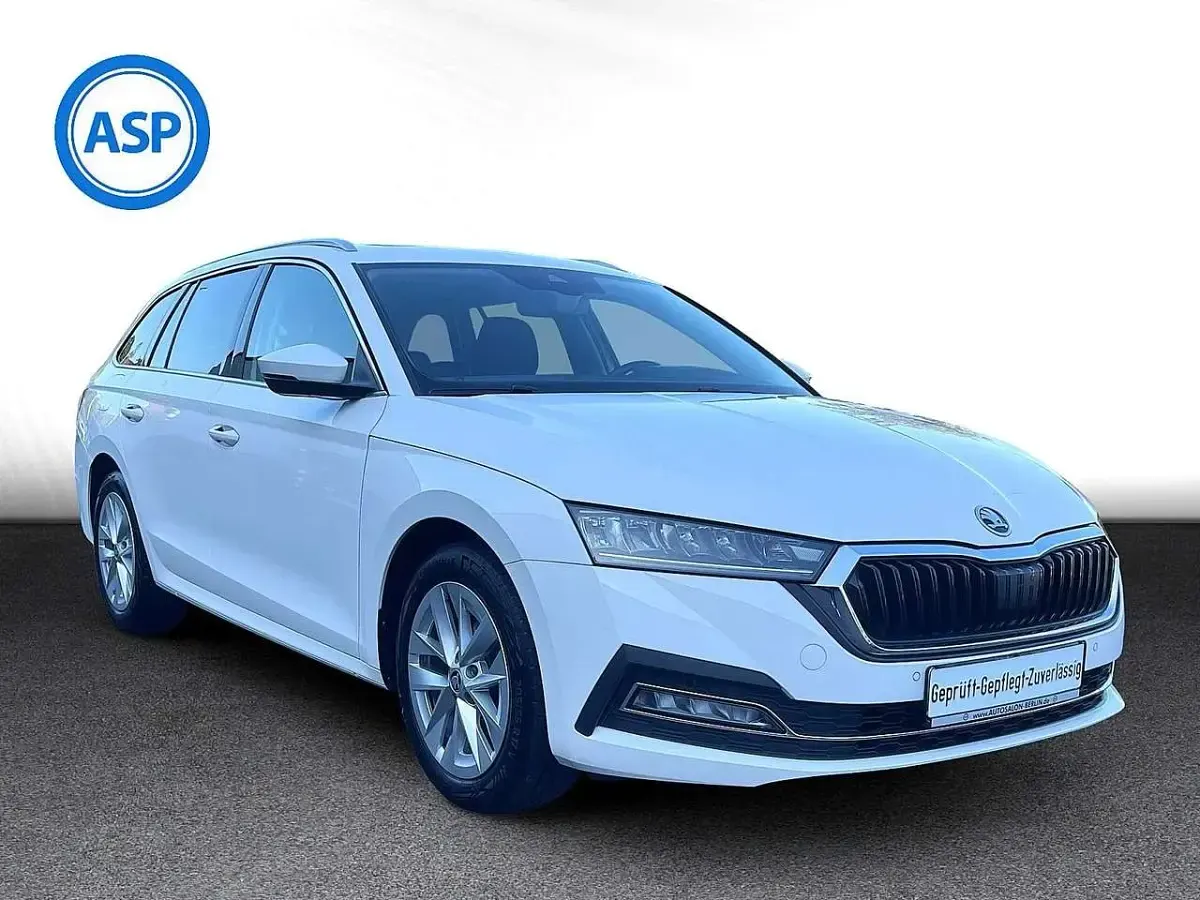 Gebraucht Skoda Octavia Style 116 PS (85 kW) 2023 Candyweiss Kombi