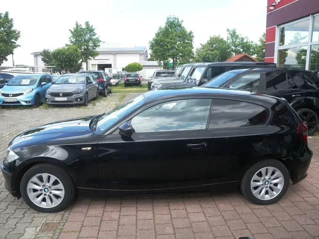 Gebraucht BMW 116 Advantage 122 PS (89 kW) 2010 Schwarz Kleinwagen