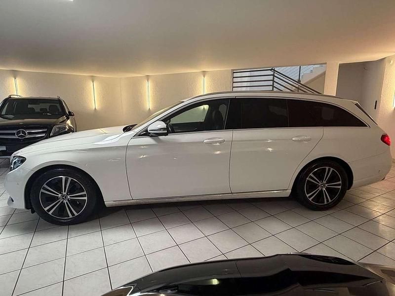 Gebraucht Mercedes E220 194 PS (142 kW) 2019 Weiß Kombi