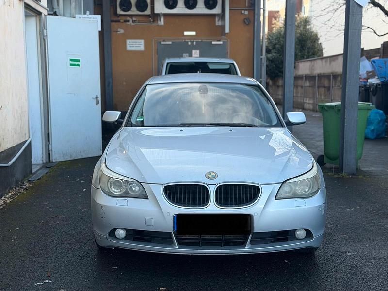 Gebraucht BMW 525 220 PS (161 kW) 2005 Silber Kombi