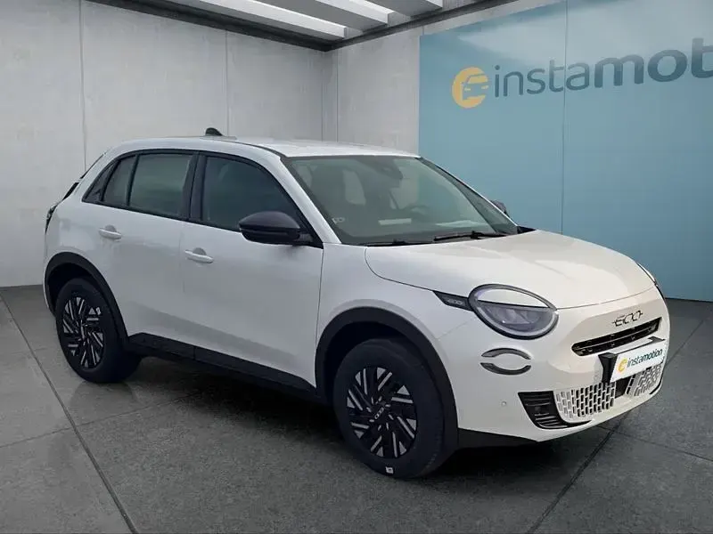 Neu Fiat 600 101 PS (74 kW) 2025 Weiß Kleinwagen