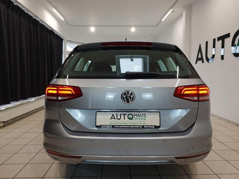 Gebraucht VW Passat 180 PS (132 kW) 2019 Silber Kombi