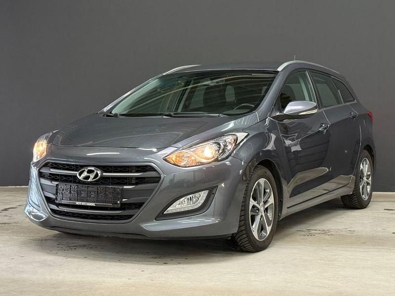 Grau Gebraucht 2016 Hyundai i30 Kombi | 6.900 € (Guter Preis) - Bild 1/4