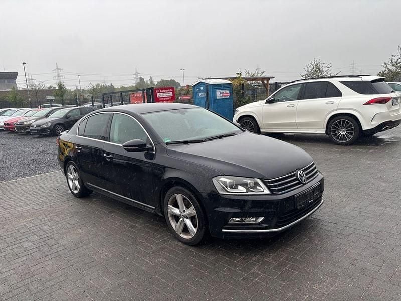 Schwarz Gebraucht 2013 VW Passat Highline Limousine | 6.899 € (Fairer Preis) - Bild 1/4
