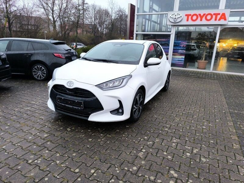 Schneeweiß Neu 2024 Toyota Yaris Hybrid Team Kleinwagen | 25.980 € (Fairer Preis) - Bild 1/4