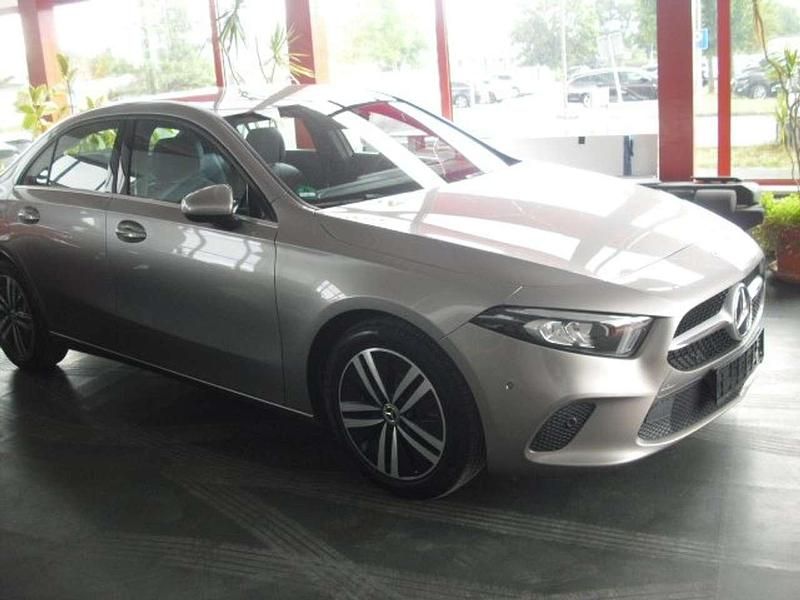 Gebraucht Mercedes A220 190 PS (139 kW) 2019 Mojavesilber  metalliclack Limousine
