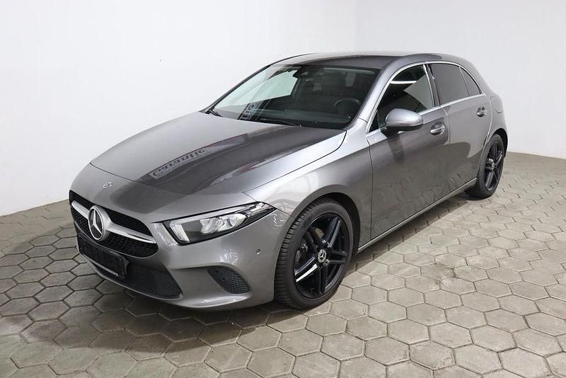 Gebraucht Mercedes A180 116 PS (85 kW) 2018 Grau Limousine