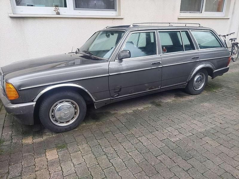 Grau Gebraucht 1985 Mercedes 300 Kombi | 5.000 € - Bild 1/4