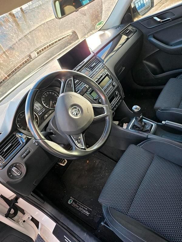 Gebraucht Skoda Rapid Active 86 PS (63 kW) 2014 Weiß Kleinwagen