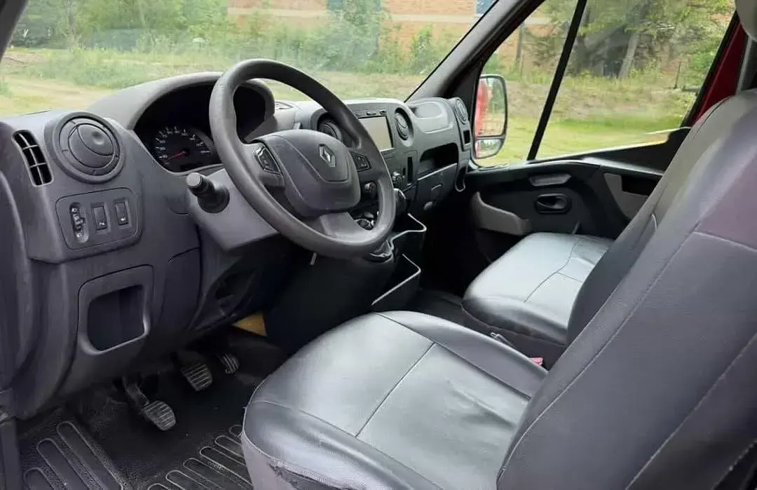 Używany Renault Master 145 KM (106 kW) 2017 Czerwony Van