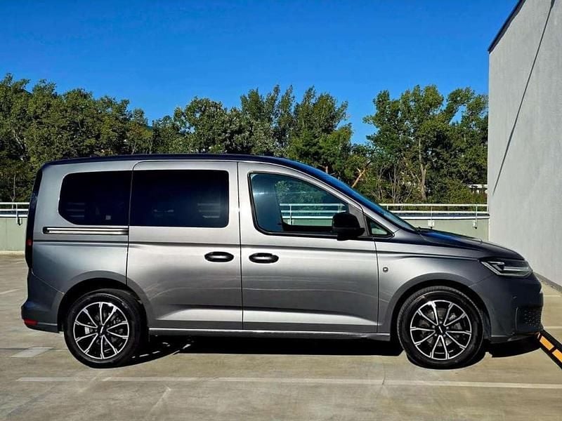 Grau Gebraucht 2021 VW Caddy Van / Kleinbus | 18.800 € (Teuer) - Bild 1/4