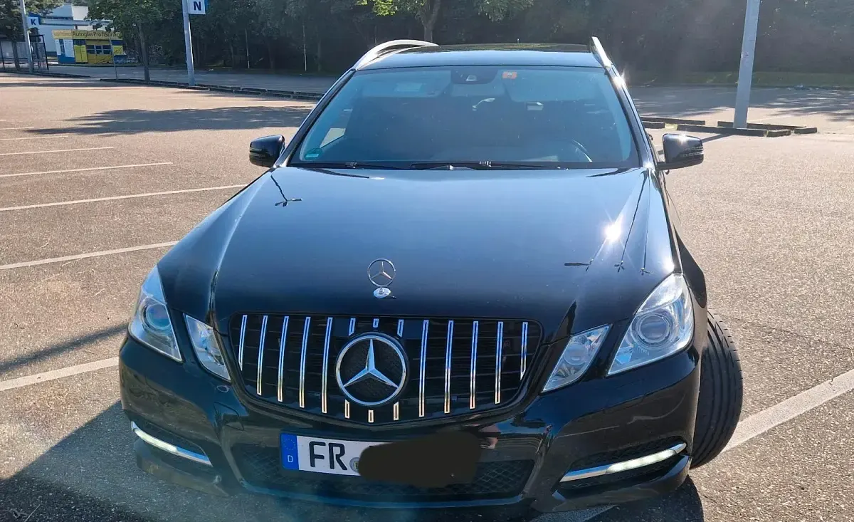 Gebraucht Mercedes E250 204 PS (150 kW) 2012 Schwarz Limousine