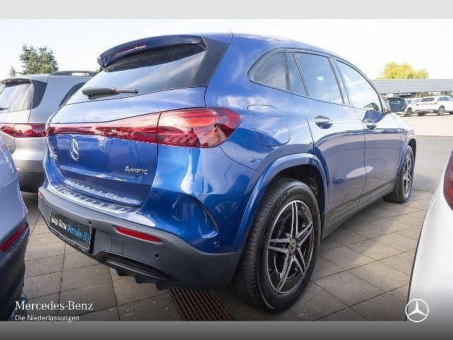 Blau Gebraucht 2024 Mercedes EQA300 AMG SUV | 37.990 € (Guter Preis) - Bild 1/4