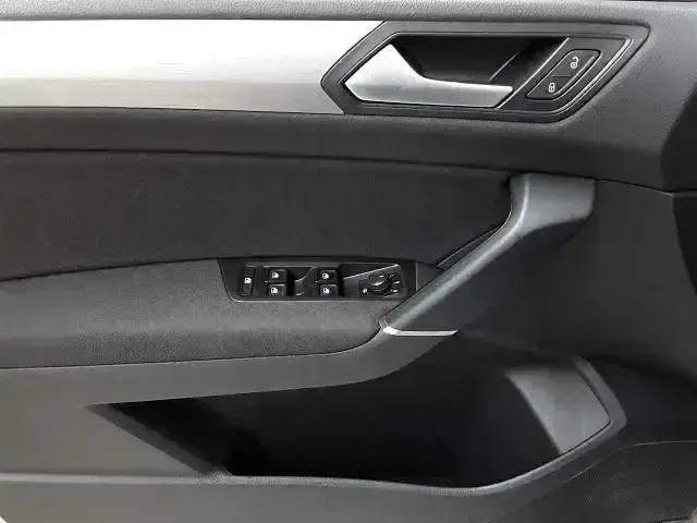 Gebraucht VW Touran Comfortline 122 PS (89 kW) 2021 Reflexsilber metallic Van / Kleinbus