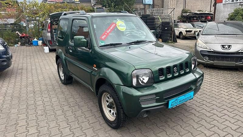 Grün Gebraucht 2010 Suzuki Jimny SUV | 7.990 € (Fairer Preis) - Bild 1/4