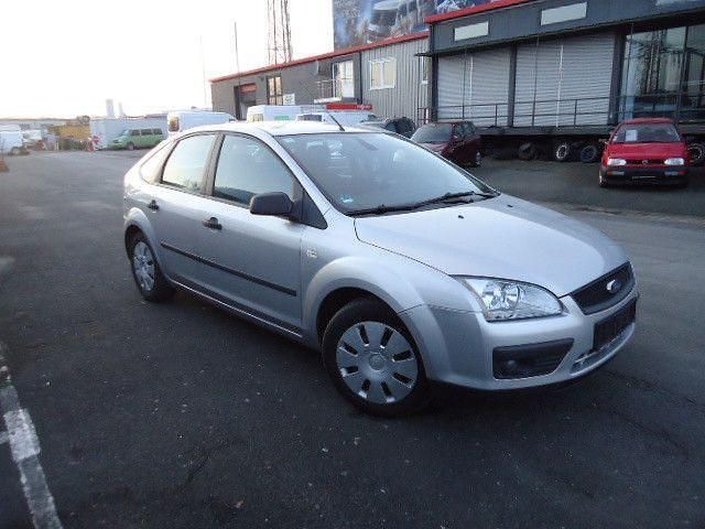 Gebraucht Ford Focus Trend 101 PS (74 kW) 2005 Silber Kleinwagen