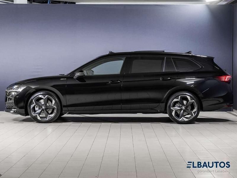 Neu Skoda Superb 193 PS (141 kW) 2025 Ebony schwarz Kombi