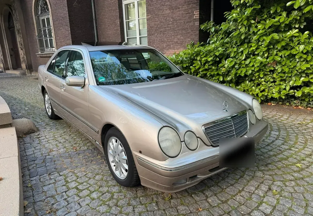Gebraucht Mercedes E320 Elegance 224 PS (164 kW) 2001 Gold Limousine