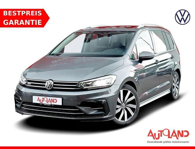 Grau Gebraucht 2019 VW Touran Highline Van / Kleinbus | 30.950 € (Teuer) - Bild 1/4