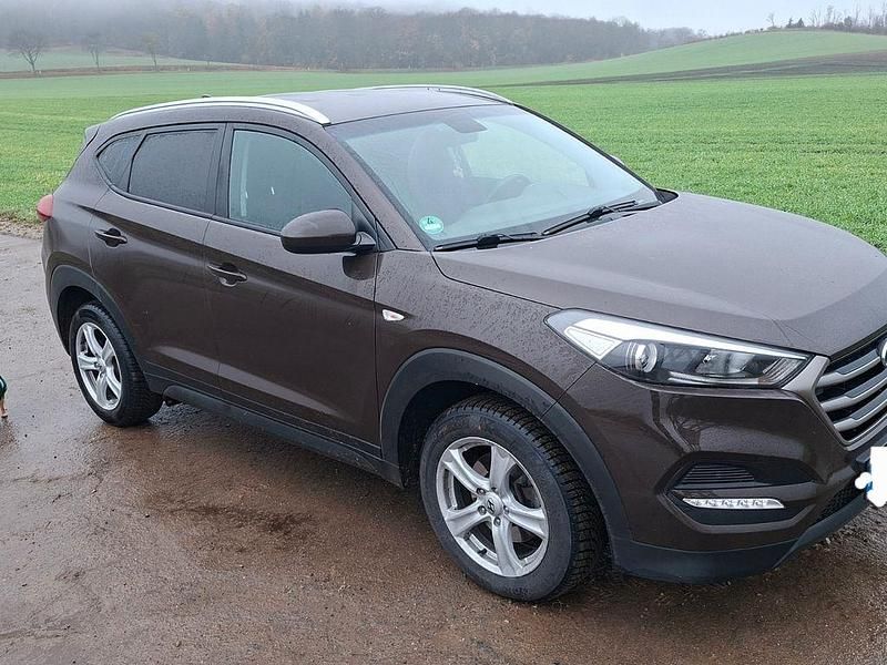 Braun Gebraucht 2017 Hyundai Tucson SUV | 14.899 € (Fairer Preis) - Bild 1/4