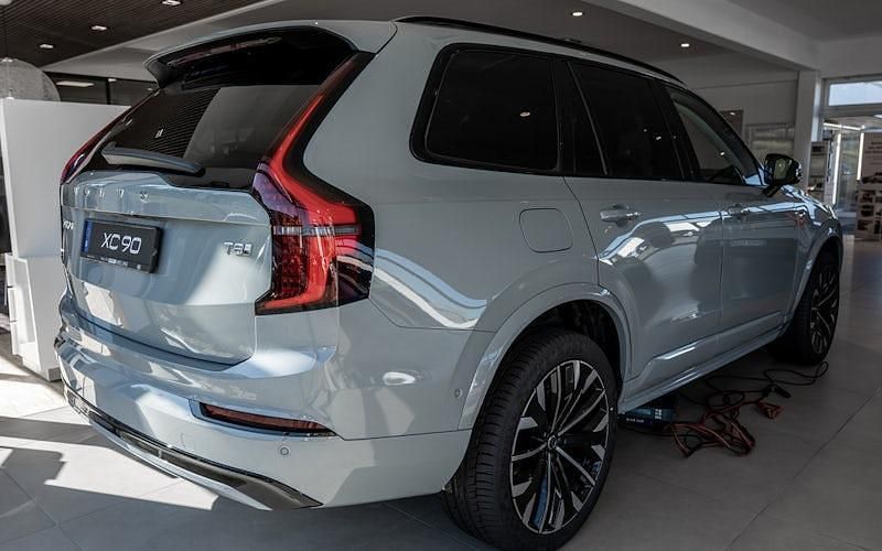 Neu Volvo XC90 Plus 455 PS (334 kW) 2025 Grau SUV