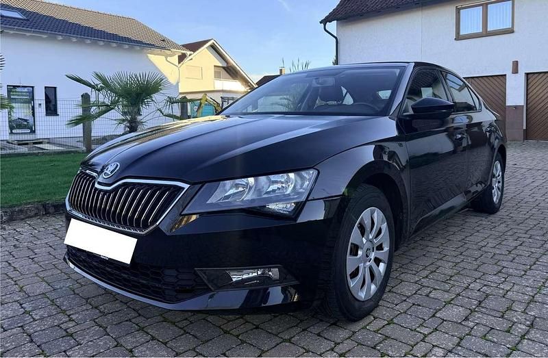 Schwarz Gebraucht 2018 Skoda Superb Active Limousine | 11.300 € (Superpreis) - Bild 1/4